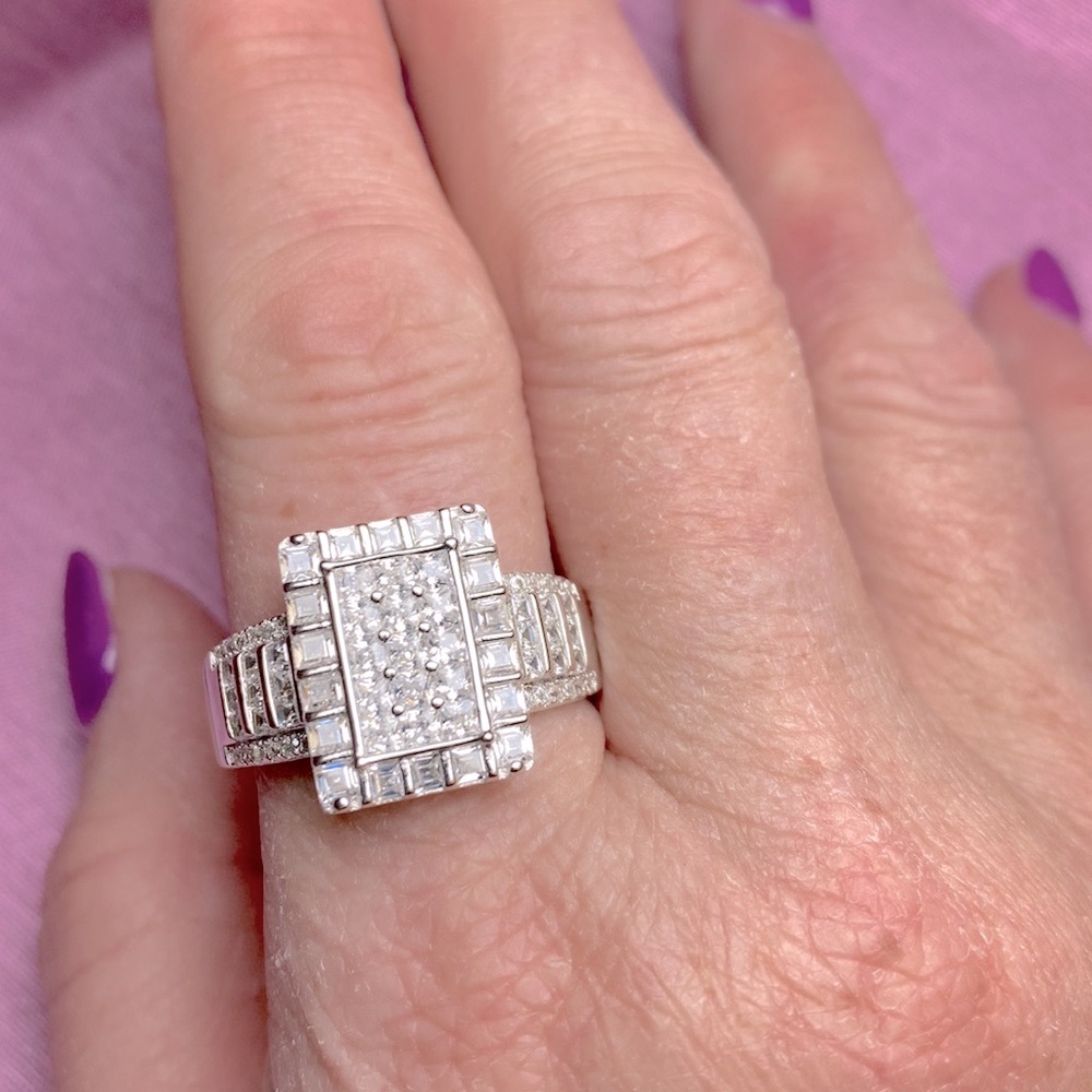 Bella Luce White Diamond Simulant Ring